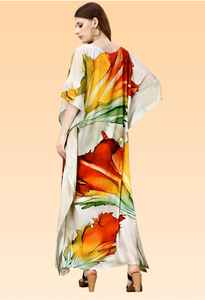 Robe kaftan courte pour femme – Bleu pastel avec imprimé floral abstrait coloré, coupe ample, style tunique. - Product Image 4