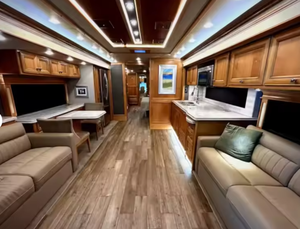 Autocaravanas Newmar Dutch Star Usadas, Económicas, de 2022, 2023 y 2024, con Descuento al Por Mayor para Aventureros - Product Image 2