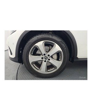 Mercedes-Benz GLC300 4MATIC Coupé Modèle Juin 2019 85 335 km Boîte de vitesses automatique Volant à gauche Norme d'émission Euro V Cuir - Product Image 4