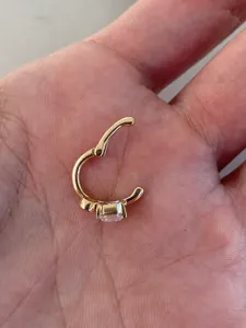 Pendientes de Aro Huggie de Lujo EtherStar con Esmeralda Redonda de 0.82ct Cultivada en Laboratorio, Certificación IGI, Oro, Cierre de Clic, para Mujer - Product Image 4