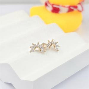 Precio al por mayor joyería de moda de latón de moda 2024 calidad de oro brillante CZ Zirconia blanca chapada en rodio pendientes de tuerca - Product Image 3