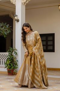 Ensemble élégant de lehenga en viscose Banarasi avec haut et dupatta, tenue ethnique de créateur pour mariage, festival, fête, pour femmes - Product Image 4