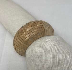 Anillo para Servilletas de Camping Redondo de 4.5cm con Diseño Floral Ecológico de Yute por N S Tomar Handicrafts - Product Image 1