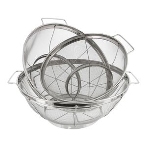 Colador de metal resistente con asas laterales para escurrir pasta, lavar arroz y limpiar verduras en la cocina. - Product Image 1