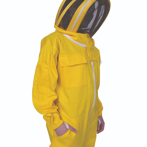 Traje de Apicultura Moderno y Ventilado Hecho en Pakistán para una Experiencia Cómoda, Ropa Deportiva Profesional - Product Image 3