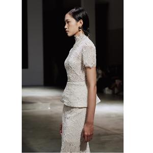 Nuevas Blusas y Camisas de Moda para Mujer ODM LIZZIE LACE PEPLUM TOP Cuello Redondo Manga Corta Largo Regular Faldas para Mujer en Vietnam - Product Image 2