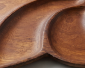 Plato de servir de madera con forma de hoja, hecho a mano, diseño minimalista, bandeja para servir postres y bocadillos, ideal para eventos en el hogar o restaurantes. - Product Image 2