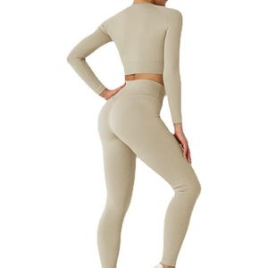 Ensemble de yoga minimaliste neutre, haut à manches longues sans couture, leggings taille haute assortis, beige - Product Image 2