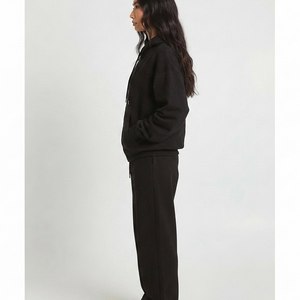 Ensemble de survêtement en molleton noir à capuche pour femme, coupe ample, longueur intégrale, avec logo imprimé, décontracté, toutes saisons, par un fabricant OEM - Product Image 3