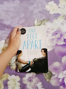 ห่างกันห้าฟุต โดย ราเชล ลิปปินคอตต์ หนังสือปกอ่อนภาษาอังกฤษ หนังสือวรรณกรรมรักและมิตรภาพ - Product Image 3