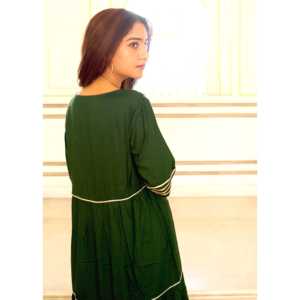 Ensemble de costume en olive exclusif avec broderie argentée Sikhiya Gotta pour le travail, taille XS - Product Image 4