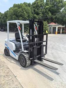 Chariot élévateur industriel diesel TCM de 3 à 10 tonnes avec pompe et moteur de boîte de vitesses pour mines et chantiers de construction - Product Image 2