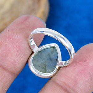 Natural <b>Labradorite</b> Pear Shape Gemstone <b>Ring</b> Handmade 925 Sterling Silver - Product Image 4