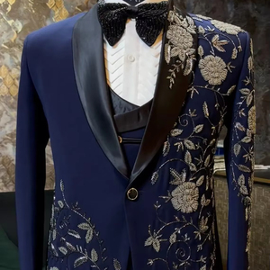 Traje de esmoquin azul marino para hombre con bordado de diseño y pedrería floral – Traje de novio de lujo de 3 piezas - Product Image 1