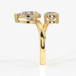 Anillo de compromiso de diamante cultivado en laboratorio con corte de pera, oro amarillo de 14k, banda con pavé, claridad VVS VS, color EF, moderno para bodas y fiestas. - Product Image 2