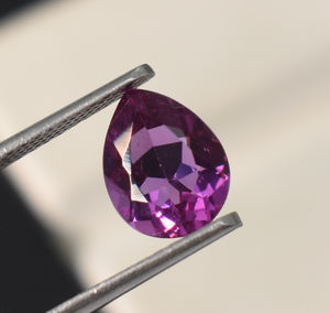 Granate de rodolita de laboratorio en piedra preciosa facetada de pera suelta rosa para joyería 5X3mm a 9X6mm Tamaños calibrados - Product Image 5