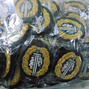 Badges maçonniques brodés à la main avec logo personnalisé pour uniformes scolaires, vêtements et sacs, design sur mesure. - Product Image 5