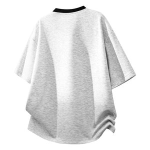 T-shirt blanc surdimensionné à manches courtes pour homme avec bordure contrastante noire, col rond, logo sportif sur le devant, tricoté, éco-responsable - Product Image 4