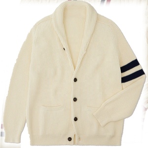 Pull blanc à col en V pour homme, cardigan en tricot crème pour homme avec rayures marine sur les manches, simple boutonnage, pour l'automne - Product Image 1