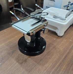 Microscope binoculaire de dissection 10X 20X à mise au point manuelle avec réglage dioptrique 15D et plateau en verre pour écoles et universités - Product Image 5