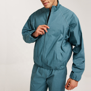 Conjunto Deportivo Personalizado con Chaqueta y Pantalones Cortavientos con Cierre, Ropa Deportiva Ligera de Dos Piezas para Correr, Venta al Por Mayor - Product Image 3