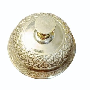 Cloche de table en métal finition laiton, cloche à main classique au son clair, cloche de bureau élégante pour la réception d'hôtel, le service de restaurant, la décoration de la maison - Product Image 4