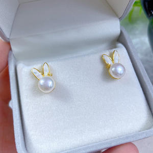 Boucles d'oreilles en perles rondes plates d'eau douce de 7-8 mm, enveloppées d'or 14 carats, oreilles de lapin et perles simples et charmantes - Product Image 3