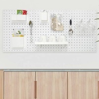 Petit kit d'organisation de panneau mural en panneau perforé pour le jeu et la salle d'artisanat