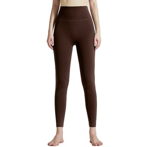 Pantalones de gimnasio de invierno personalizables de alta calidad OEM para mujer, mallas cómodas de punto de cintura alta para levantar glúteos, informales y cálidas - Product Image 1