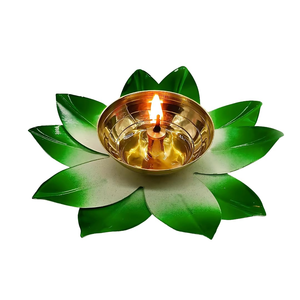 Lampe à huile en laiton Lotus Diya peinte à la main, verte et dorée, pour Pooja, Mandir, Diwali, Aarti, festival, temple domestique, décorative, Deepak spirituel - Product Image 1
