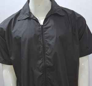 Chaqueta de Barbero Profesional Impermeable - Bata Transpirable para Estilistas de Cabello y Salones de Belleza para Hombres y Mujeres - Product Image 3