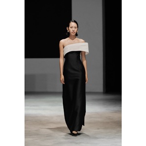 Vestidos al por mayor de lujo ISOLDE, vestido largo de un solo hombro, soporte ODM, negro, 500 gramos, vestidos casuales hasta el suelo - Product Image 2