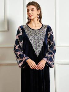 Nouvelle Abaya en velours de Dubaï de qualité supérieure, design de vêtements islamiques en gros, vêtements pour femmes en polyester antistatique, style turc, Abaya en velours - Product Image 5