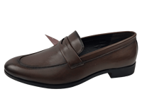 Mocassins en cuir véritable marron tabac à bout fermé, semelle extérieure en caoutchouc amortie, couleur unie, toutes saisons, décorés de métal, avec attache en PVC/PP