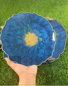 Plateau en résine fait main au design élégant, personnalisable pour la décoration intérieure moderne et les cadeaux de mariage - Product Image 6