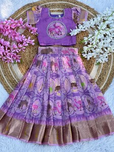 Nuevos estilos Color rico Hecho a mano Patrón de manga elegante Tela de algodón puro Color brillante Ropa para niños Lahenga Choli de Surat - Product Image 6