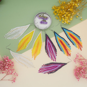 ต่างหูแฟชั่นดีไซน์ใหม่ ต่างหูพู่ประดับเม็ดข้าวทำมือ สำหรับผู้หญิง โดย MD HANDICRAFTS - Product Image 4