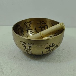 Cuenco Tibetano - Cuenco de Metal Pulido con Cojín y Martillo - Product Image 2