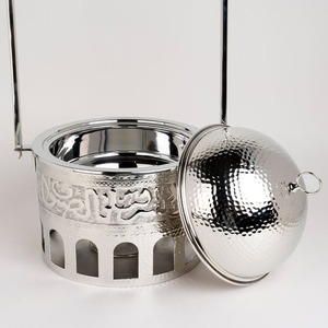 Moderno calentador de comida de acero inoxidable martillado con caligrafía árabe en relieve, con tapa colgante, súper redondo, para catering de Ramadán. - Product Image 5