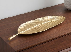 Plateau de service en forme de feuille dorée avec finition métallique polie, plat décoratif pour usage résidentiel, accessoire de table élégant - Product Image 4