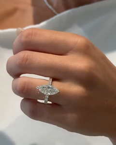 Bague de fiançailles avec halo caché en diamant de laboratoire de 3 carats de taille marquise, sertie pavé, certifiée IGI - Product Image 3