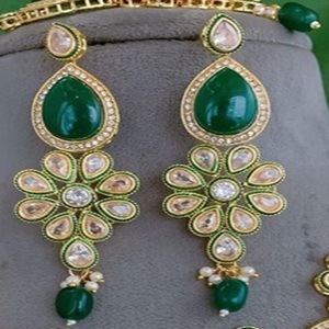 ชุดสร้อยคอพร้อมต่างหูและติกก้าสำหรับผู้หญิง ประดับด้วยมอยส์ซาไนต์ชุบทองคุณภาพพรีเมียม ดีไซน์คลาสสิก เหมาะสำหรับงานหมั้น งานแต่งงาน และงานเลี้ยง - Product Image 2