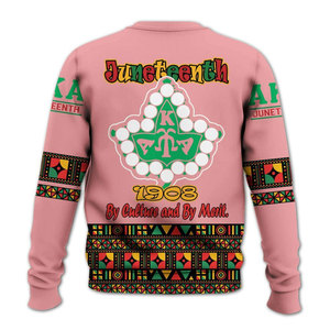 Sudadera Alpha Aka Alpha Juneteenth de cuello redondo rosa para hombre, corte regular, diseño griego estampado, ropa informal - Product Image 3