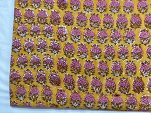 ผ้าฝ้ายพิมพ์ลายดอกไม้สีเหลืองชมพู ลายบูตะ พิมพ์ด้วยมือแบบอินเดีย ผ้าฝ้ายพิมพ์ลายแบบชาวชัยปุระ ลายเล็กๆ สำหรับทำชุด - Product Image 2