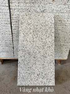 Carrelage en pierre naturelle de granit jaune flammé du Vietnam pour pavage extérieur - Product Image 3