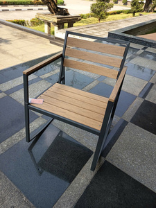 Silla Mecedora para Exteriores con Listones de PS y Estructura Metálica - Product Image 3