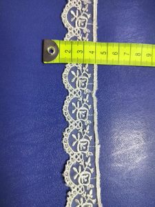 Dentelle en organza blanc léger de qualité supérieure, à bordure florale festonnée (Nylon de verre), brodée, pour robes sari - Product Image 2