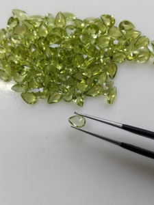 Peridoto natural de 6x4 mm, corte pera, gemas sueltas de la mejor calidad para la fabricación de joyas - Product Image 5