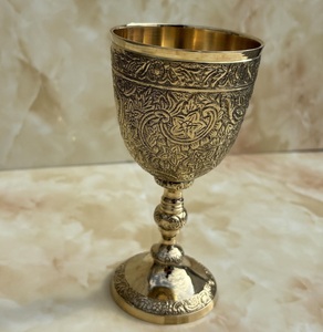 Gobelet en laiton orné, calice artisanal, tasse à boire vintage, décoration de table, style médiéval, élégant, traditionnel, classique - Product Image 6