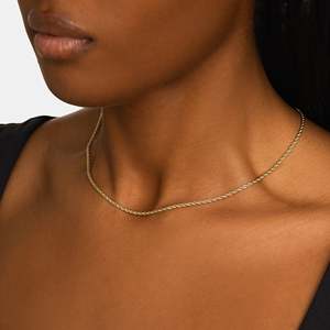 Collier en argent sterling plaqué or pour femme UrbanVrit avec chaîne en corde et zircon, bijoux fins minimalistes pour tous les jours - Product Image 2